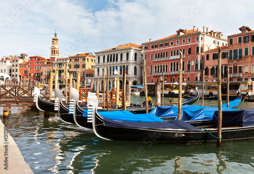 Venetian gondolas on the Grand Canal near the Rialto Bridge © Katvic