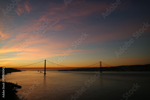 Sunset_Bridge_25_de_Abril_Almada_Lisboa © Ricardo