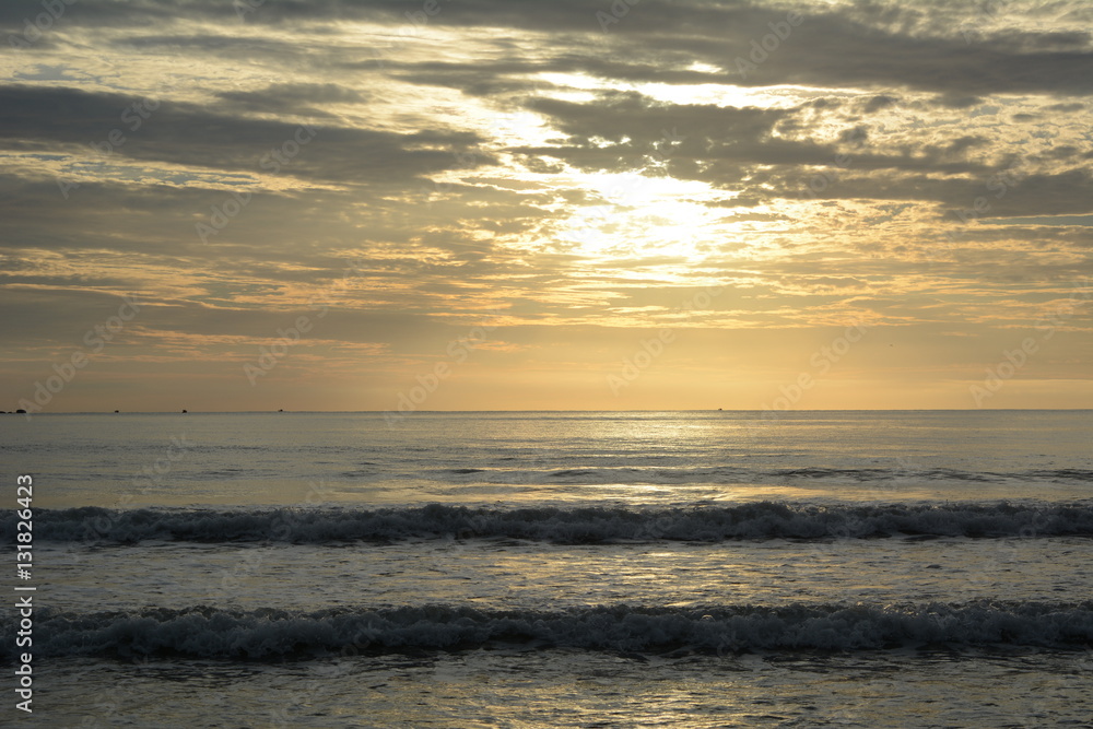 nascer do sol na praia