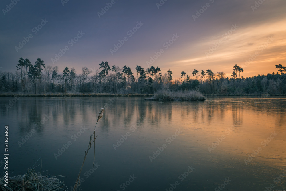 Naklejka premium Sonnenaufgang im Winter