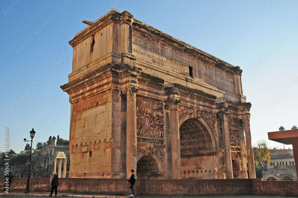Roma, Fori imperiali e arco di Settimio Severo al tramonto Roma, Fori imperiali e arco di Settimio Severo al tramonto