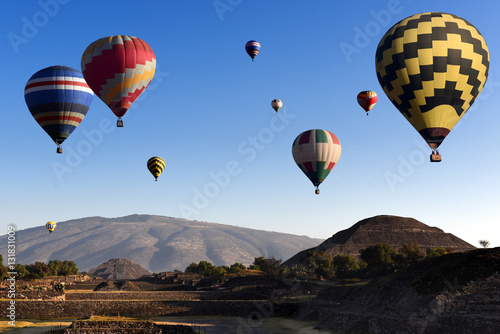 Balloons above Teotihuacan with the Pyramids of the Sun and Moon - Teotihuacan, Mexico © hnphotography