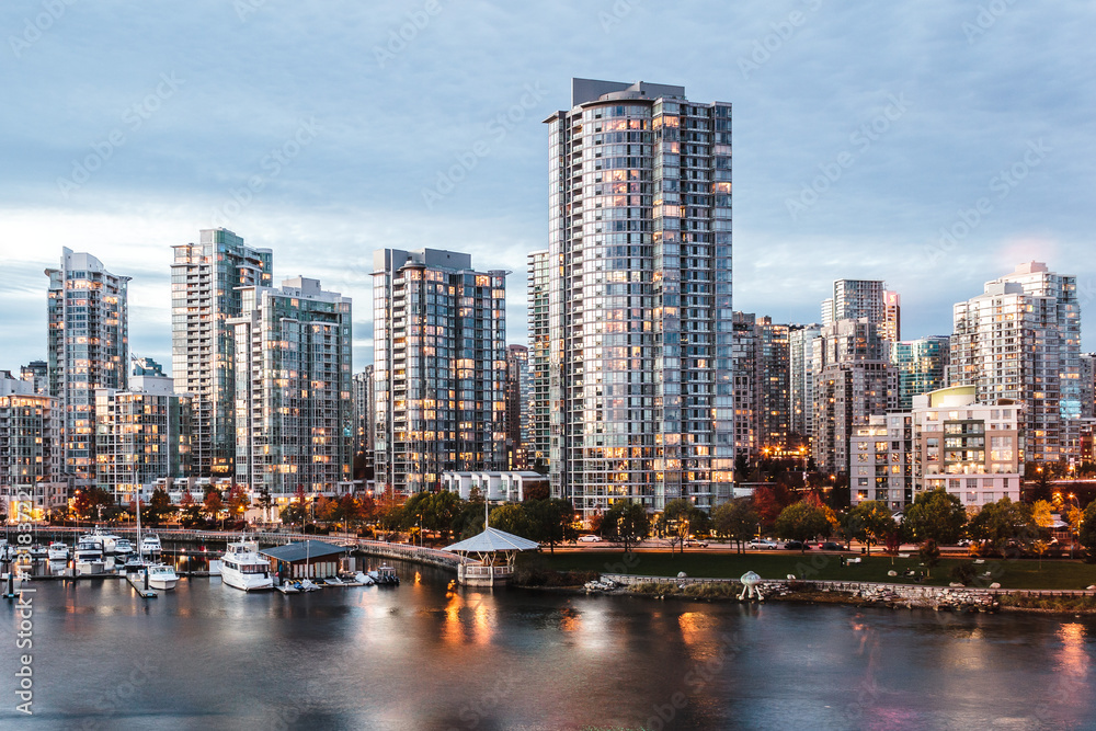 Fototapeta premium False Creek in Vancouver, Canada
