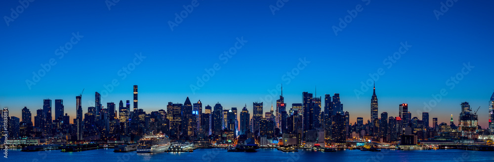 Fototapeta premium Super wide panorama of New York Manhattan skyline before sunrise
