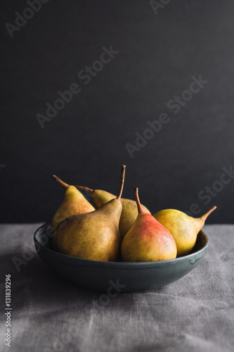 Pears in bowl