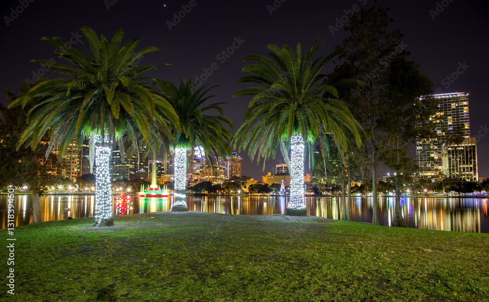 Obraz premium Orlando, Florida, USA, downtown city skyline from Eola Park