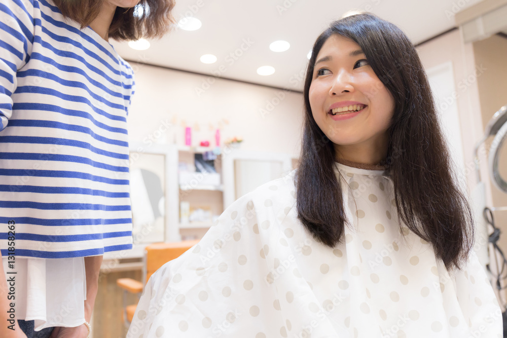 Obraz premium 美容室 女性