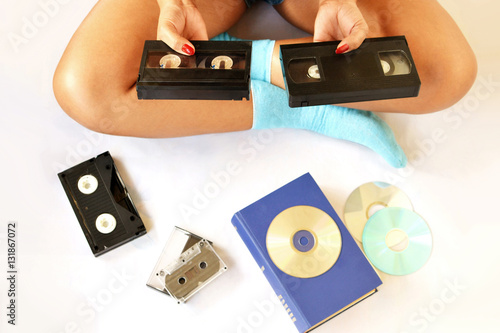 Choosing between two video cassettes
