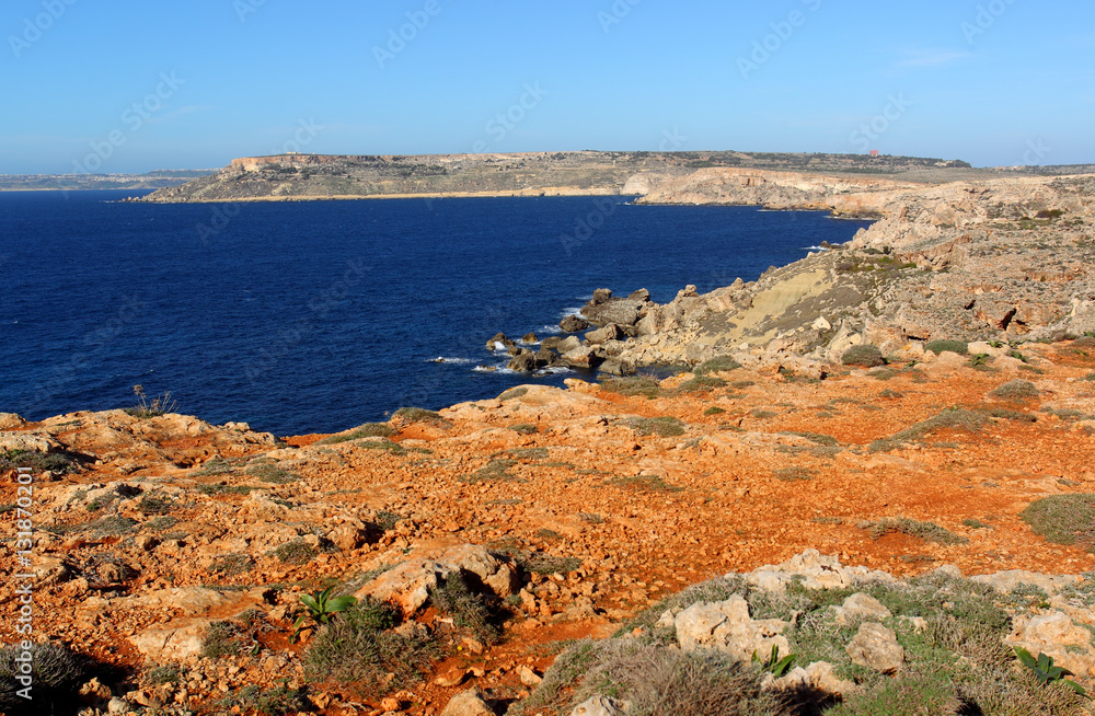Wybrzeże Morza Śródziemnego w rejonie miejscowości Mellieha na Malcie