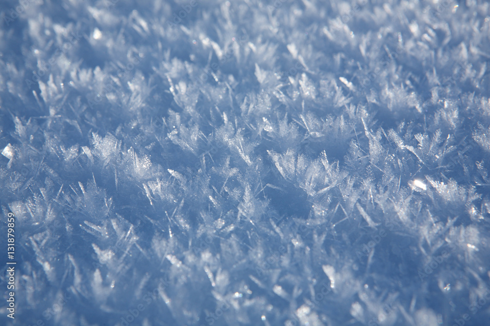Obraz premium The natural texture of the snow, covered with crystals of frost