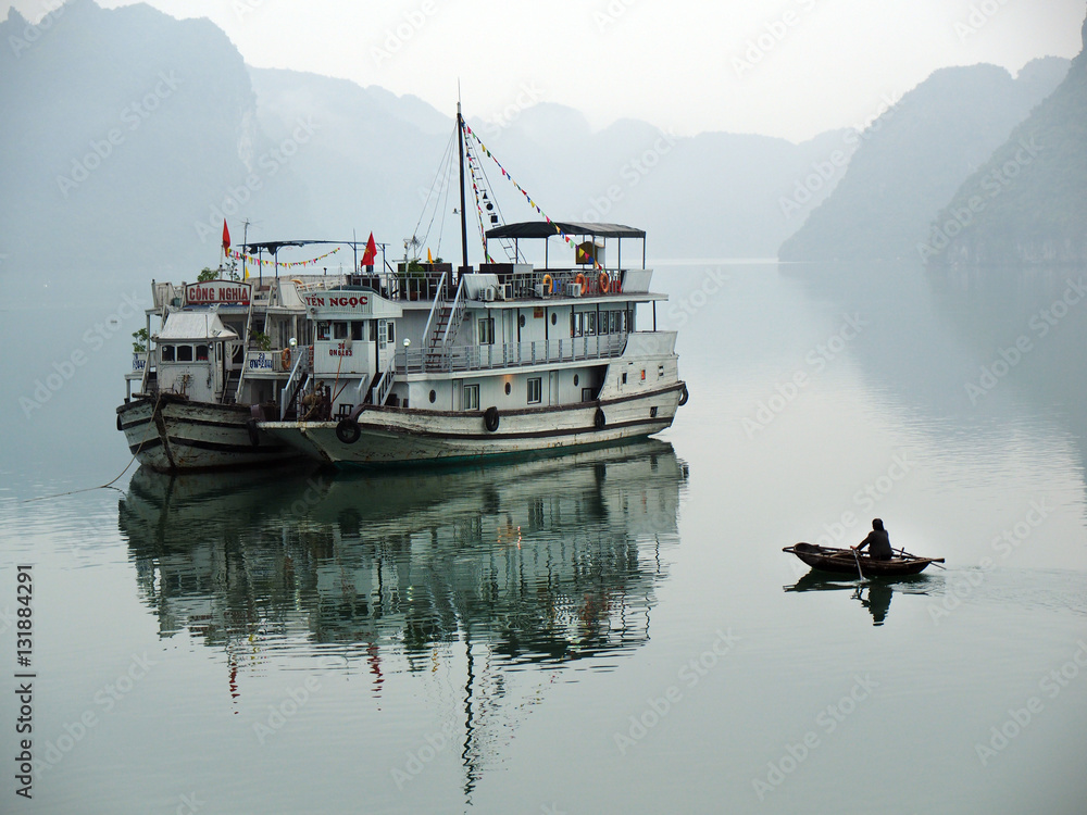 Fototapeta premium Halong Bay, Vietnam. Unesco World Heritage Site. Most popular pl
