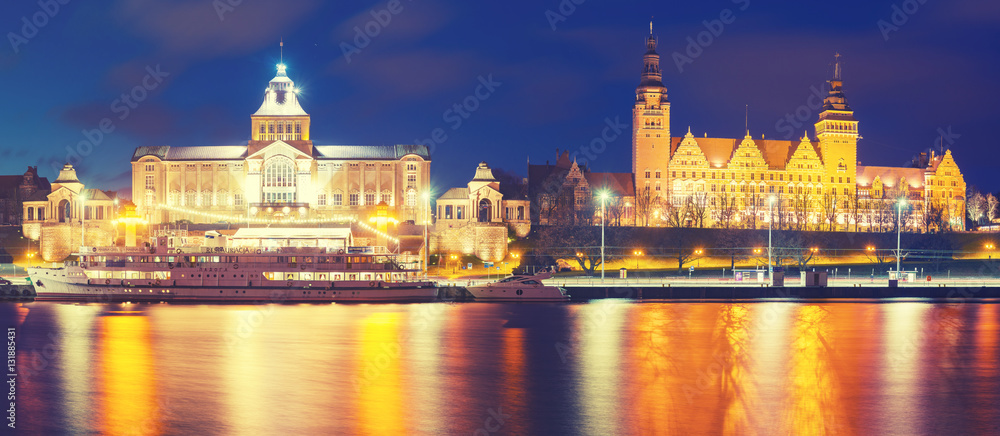 Obraz premium Nocna panorama Starego Miasta w Szczecinie