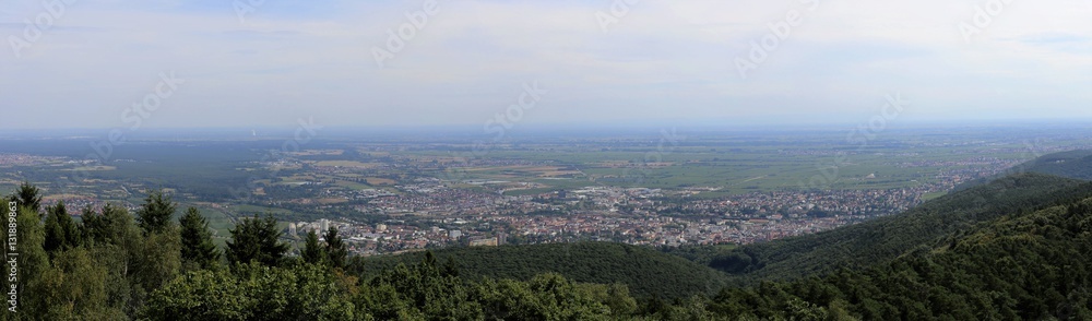 Panoramablick auf die Rheinebene

