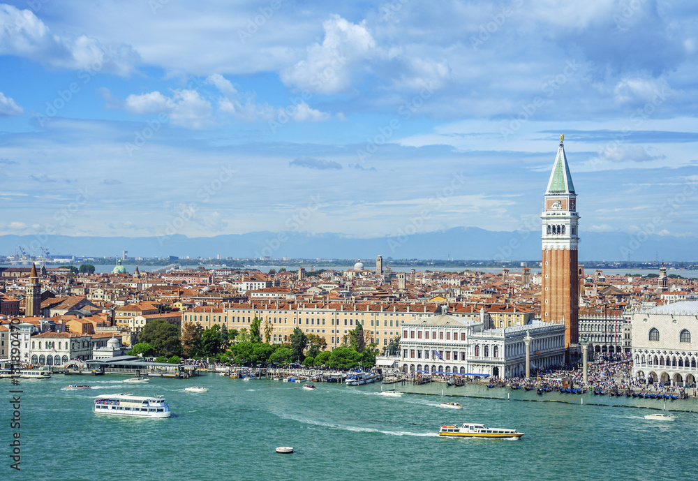 Fototapeta premium Der Markusplatz in Venedig