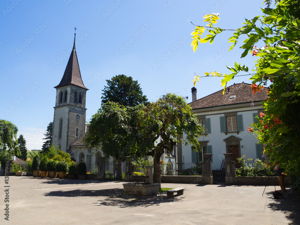 Iglesia católica en Murten, Suiza, en el verano de 2016 OLYMPUS CAMERA DIGITAL
