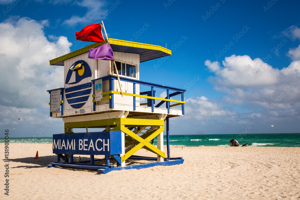 Fototapeta premium Lifeguard Tower w South Beach, Miami Beach na Florydzie