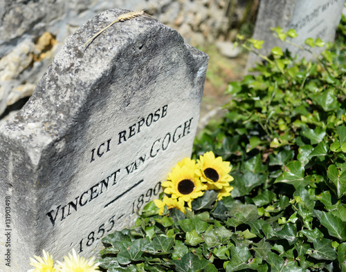 Fotografie Grave of the famous Dutch post-impressionist painter Vincent Van Gogh (1853-1890