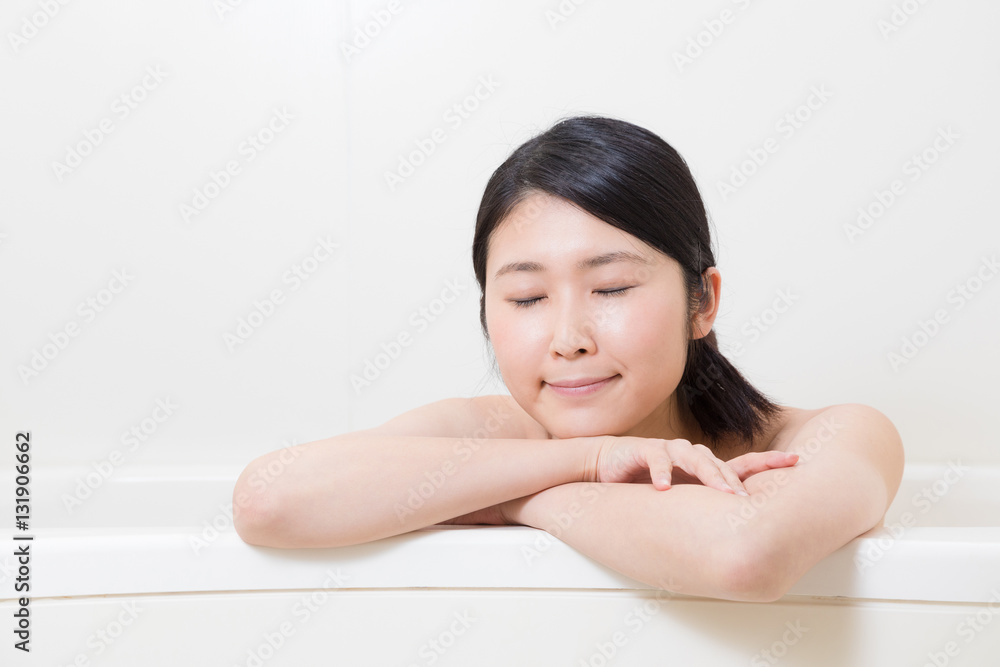 入浴する女性、気持ちいい 入浴する女性、気持ちいい