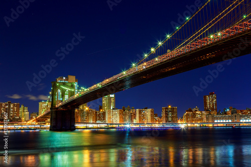 Fototapeta Naklejka Na Ścianę i Meble -  Brooklyn Bridge over East River at night in New York City Manhattan