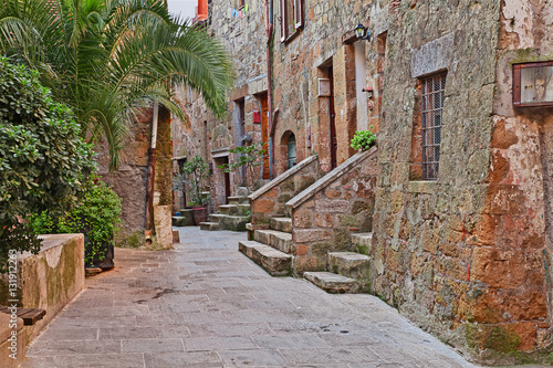 Fototapeta Naklejka Na Ścianę i Meble -  Pitigliano, Tuscany, Italy: alley in the old town