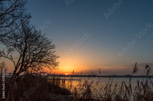 Fototapeta Naklejka Na Ścianę i Meble -  Purple sunrise at the river