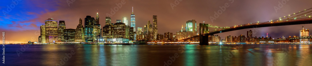 Night view of the Brooklyn Bridge in New York City