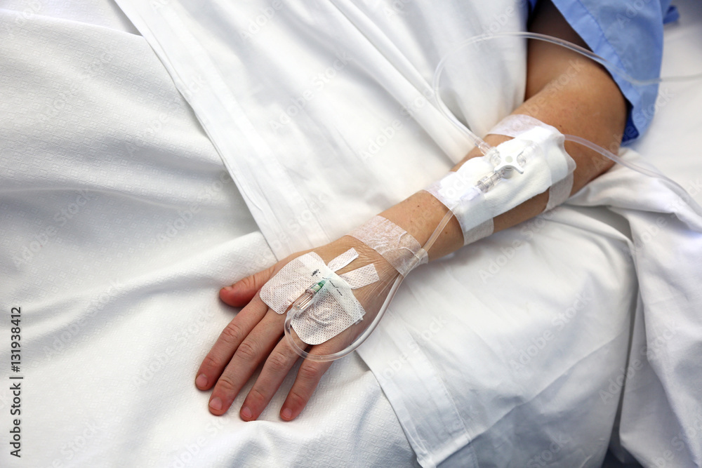 hospital paciente cama brazo con suero U84A1837-f16 Stock Photo | Adobe  Stock
