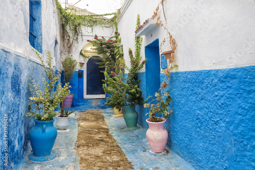 Typical houses on a street in the Udayas neighborhood in Rabat © A.B.G.