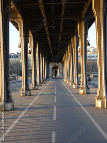 Bir Hakeim bridge

