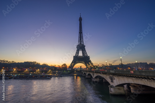 The Eiffel tower at sunrise in Paris © Netfalls