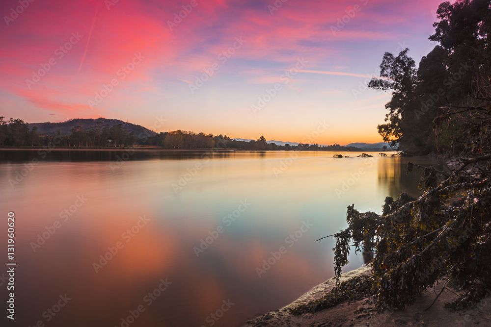 Obraz premium red sunset on river