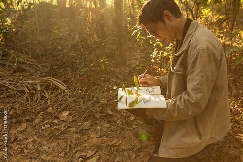 Canvas Print Botanists are taking note of the plants found in the tropical fo