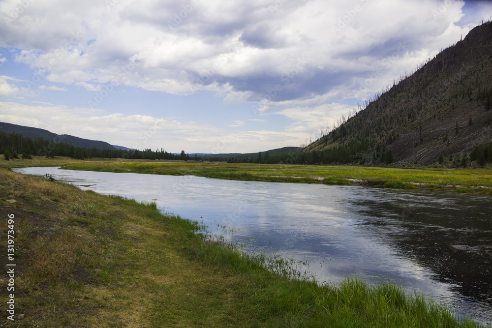 Yellowstone National Park - river (5690x3793 px; 7.5 MB