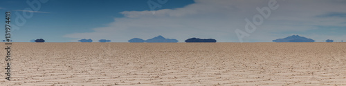 Fotografi Mirage of mountains at Salar de Uyuni