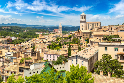 Panoramic view of Girona © Sergii Figurnyi