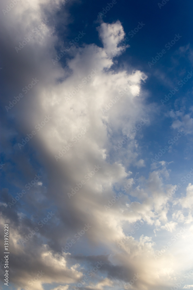 Obraz premium clouds in the blue sky as background