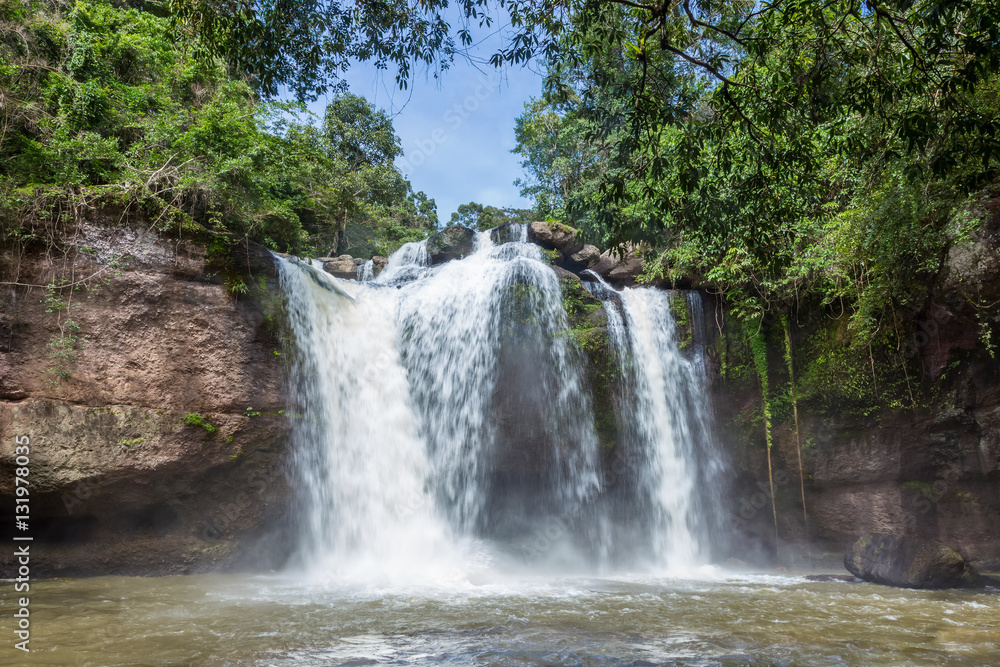 Obraz premium Haew suwat waterfall, khao yai national park, Thailand