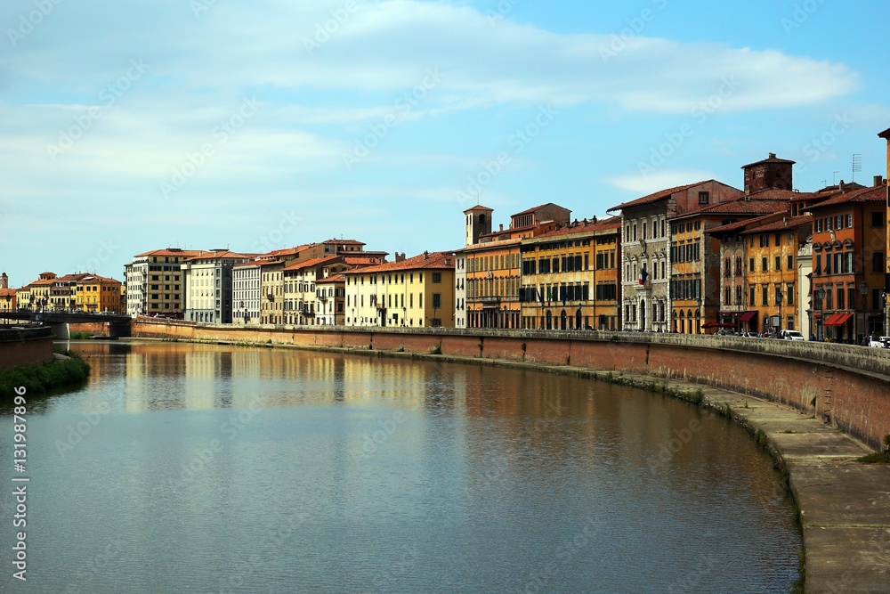 Fototapeta premium Rzeka Arno - Piza, Toskania, Włochy