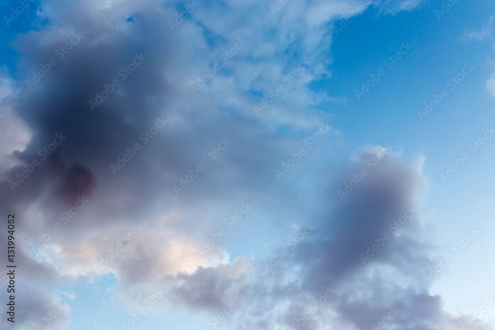 Obraz premium beautiful sky with clouds in the evening