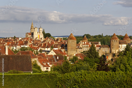 Die Stadt Semur-en-Auxois in Burgund, Frankreich