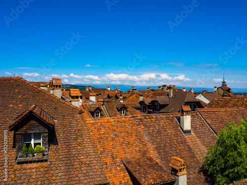 vista desde la muralla de Murten ,comuna y ciudad histórica Suiza del cantón de Friburgo, capital del distrito de See. Verano 2016 