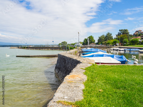 Cortaillod es una comuna suiza del cantón de Neuchâtel, situada en el distrito de Boudry, a orillas del lago de Neuchâtel. Verano 2016 photo