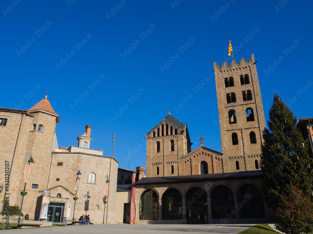 El monasterio benedictino de Santa María de Ripoll , Girona, Cataluña, (España). Fue fundado hacia el año 880 por el conde Wifredo el Velloso, Diciembre de 2016 OLYMPUS CAMERA DIGITAL