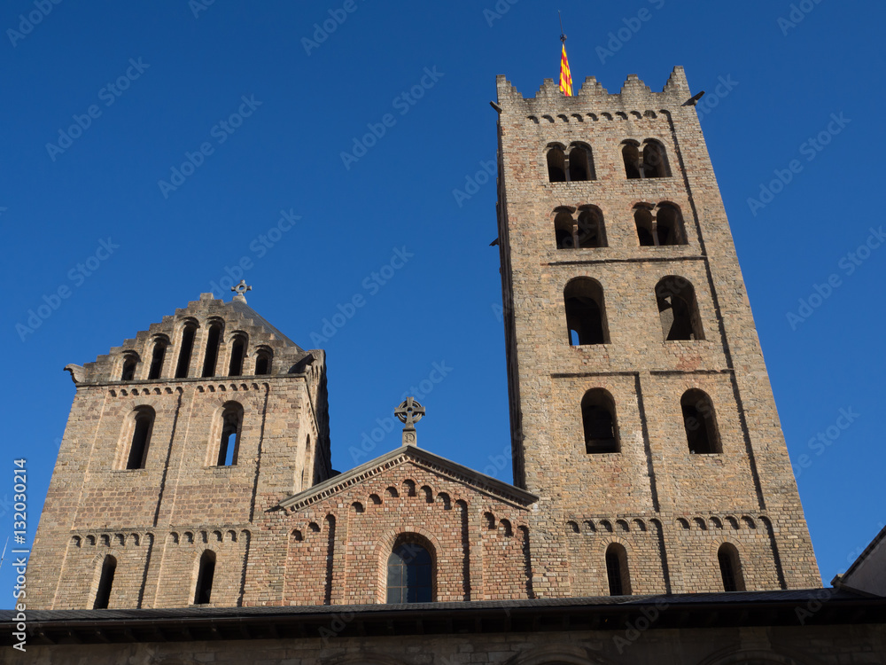 El monasterio benedictino de Santa María de Ripoll  situado en la localidad catalana de Ripoll. Fue fundado hacia el año 880 por el conde Wifredo el Velloso, Diciembre 2016 OLYMPUS CAMERA DIGITAL