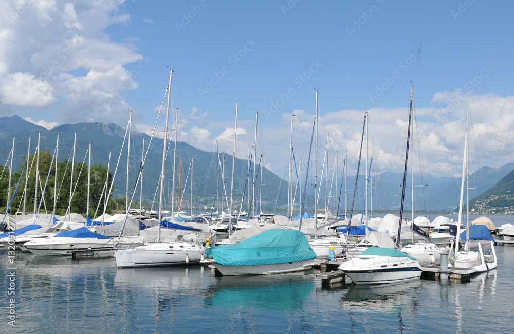 Der Yachthafen von Ascona am Lago Maggiore