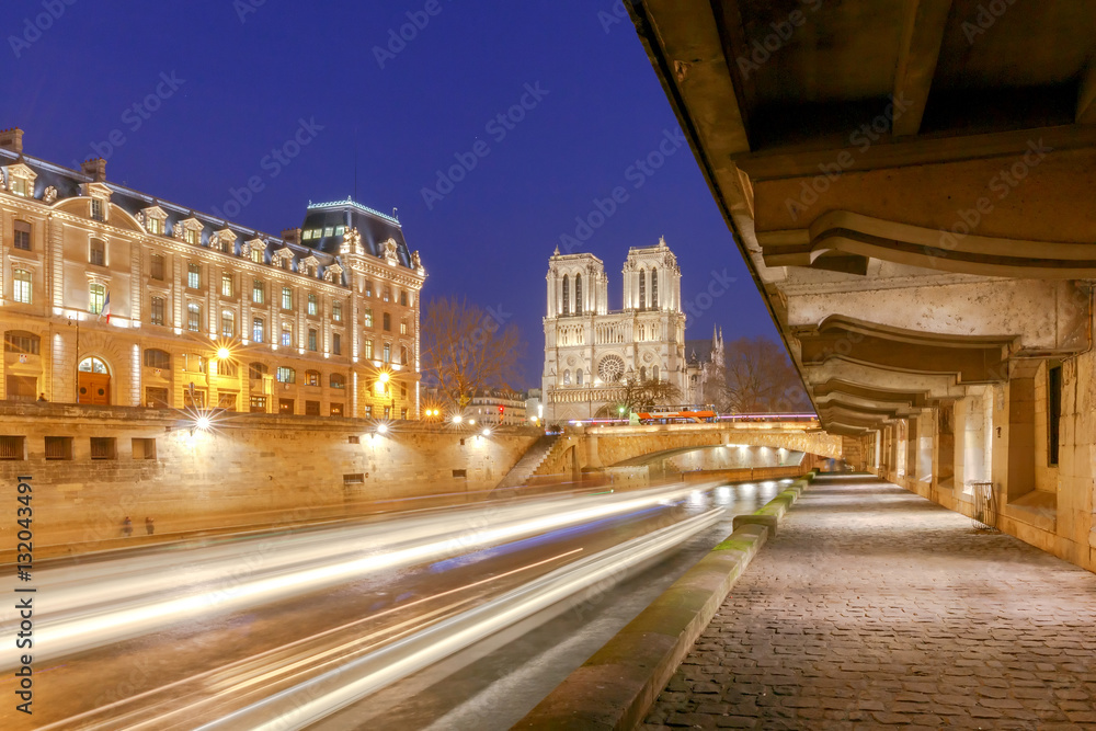 Paris. Notre Dame.