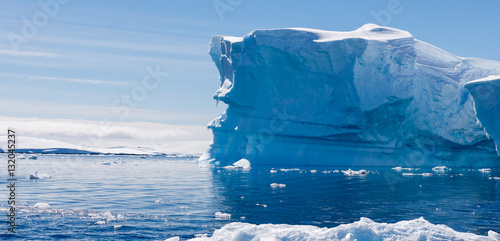 Eisberg in der Antarktis photo