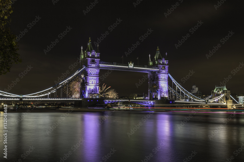 Obraz premium Fireworks above Tower Bridge