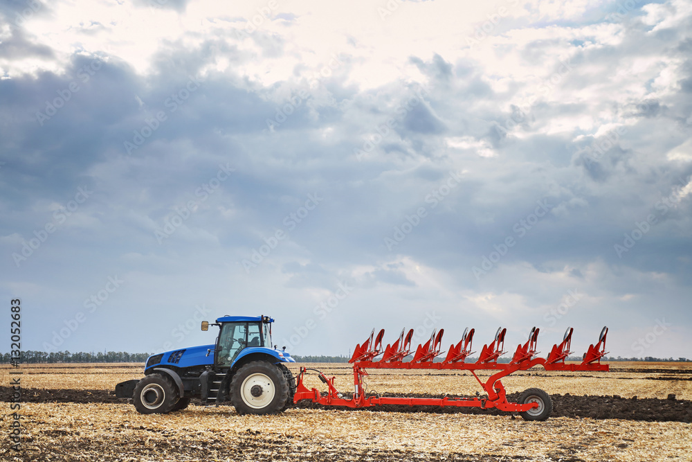 Fototapeta premium Tractor working in field