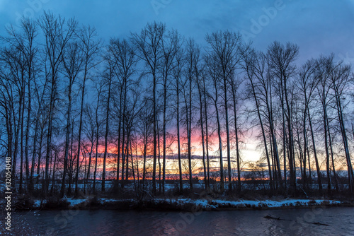 Obraz na płótnie Winter sunset on the river